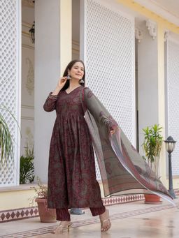 Vaamsi - Women Red Rayon Blend Paisley Printed A-Line Kurta, Pant & Dupatta (Set of 3)
