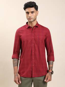 Turtle - Men Red Checks Casual Shirt