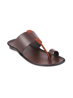 Mochi - Mens Brown Flat ChappalsMochi Brown Solid Slip-On