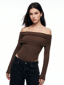 Outzidr - Brown Off-Shoulder Fitted Bodysuit Top