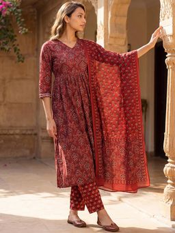 Vaamsi - Women Red Rayon Blend Floral Printed A-Line Kurta, Pant & Dupatta (Set of 3)