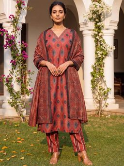 Vaamsi - Maroon Ethnic Motifs Printed Straight Kurta and Pant with Dupatta