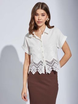 Latin Quarters - Women White Solid Short Sleeve Casual Collar Shirt