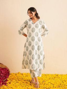 GOODHAND - White Cotton Printed V-Neck Style Kurta with Pant
