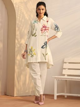 Libas - Floral Printed Cotton Blend Straight Kurti With Pant