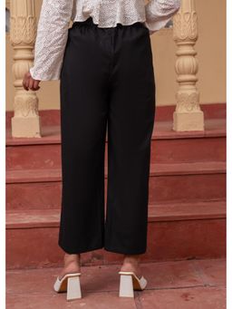 Juniper - Women Black Solid Straight Cotton Pocket Pant