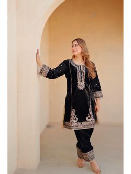 Sheetal Batra - Ayat - Black Silk Velvet Short Kurta And Salwar Set With Dupatta