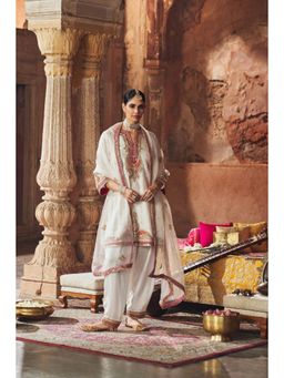 Sheetal Batra - Mehwish - Daisy Ivory Short Kurta And Salwar Set With Dupatta
