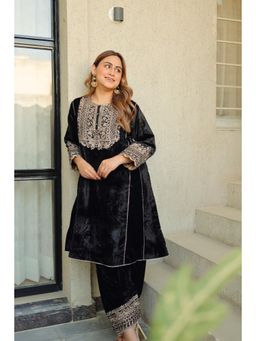 Sheetal Batra - Nisreen - Black Silk Velvet Short Kalidaar Kurta And Salwar With Dupatta