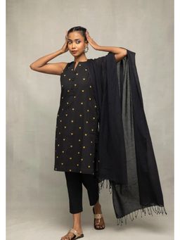 Sutra Art of Clothing - Handloom Plain Black Dupatta