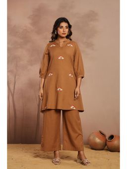 Varanga - Relaxed and Versatile Embroidered Kurta with Pant