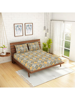 CORE Designed by SPACES - 104 TC Brown Geometric Cotton 1 Queen Bedsheet With 2 Pillow Covers