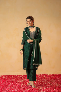 DIMPLE DESIGN STUDIO - Daania Green Chanderi Suit Set