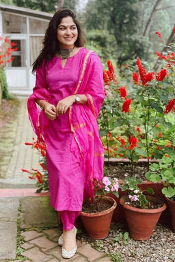 DIMPLE DESIGN STUDIO - Gulabi Doria Set