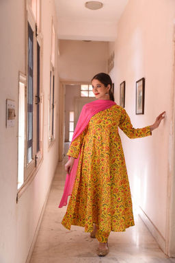DIMPLE DESIGN STUDIO - Yellow Floral Anarkali Set
