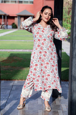 DIMPLE DESIGN STUDIO - Aachal Lotus Suit Set