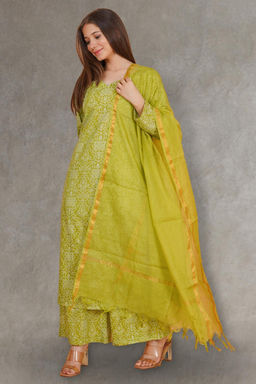 DIMPLE DESIGN STUDIO - Green Bandhej Suit Set