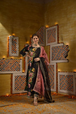 DIMPLE DESIGN STUDIO - Black Multicolor Floral Set