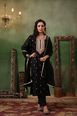 DIMPLE DESIGN STUDIO - Black Chanderi Marodi Suit Set