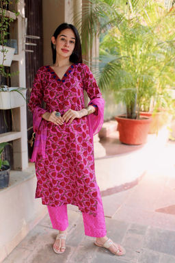 DIMPLE DESIGN STUDIO - Rani Hand block Cotton Suit Set