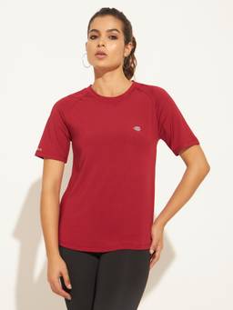 CLOTHWIK - Women Solid Fitted Workout T-Shirt Maroon