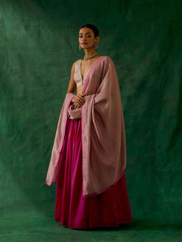 Vinusto - Lehenga With Blouse And Dupatta In Pink (Set of 3)