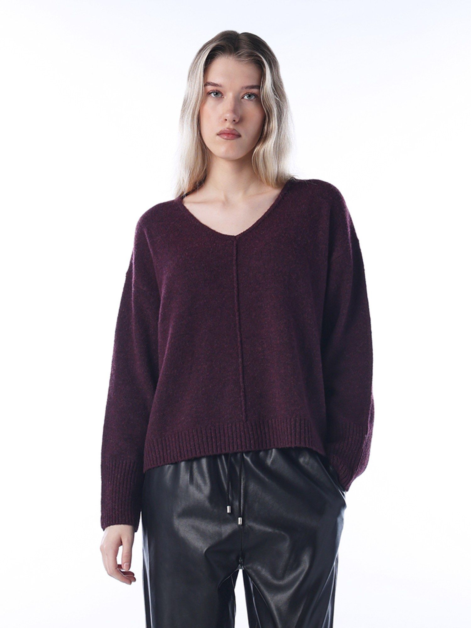 Women's Solid Regular Fit Maroon Sweater-image-2