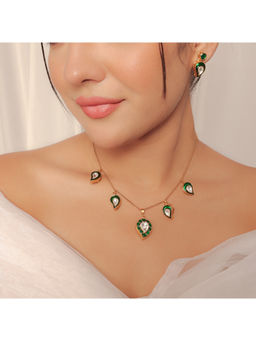 Srikala - Minimal Green Keari Necklace Set