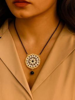 I Jewels - Traditional Pearl Kundan Pendant With Black Bead Chain Mangalsutra