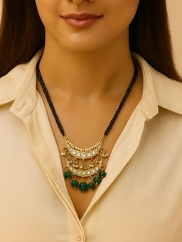 I Jewels - Traditional Pearl Kundan Pendant With Black Bead Chain Mangalsutra