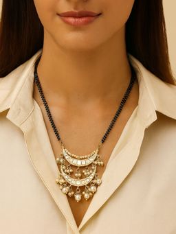 I Jewels - Traditional Pearl Kundan Pendant With Black Bead Chain Mangalsutra