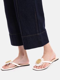 Zori World - Dairy - Cream With Daisy Flower Flats