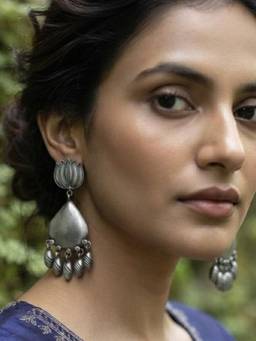 VENI - 92.5 Silver Plated Oxidized Earrings