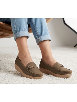 VYSTIQ - Women Beige Classic Loafers