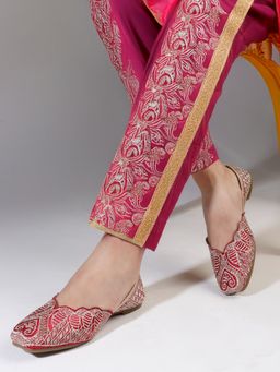 VYSTIQ - Maroon Elegant Embroidered Ethnic Juttis for Women