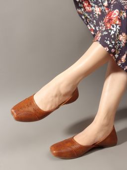 VYSTIQ - Tan Elegant Square Toe Women Juttis