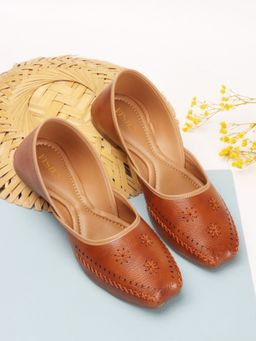 VYSTIQ - Tan Trendy Juttis for Women