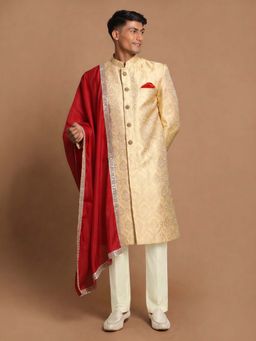 Vastramay - Men Gold Jacquard Silk Blend Sherwani With Cream Pant And Maroon Dupatta