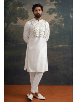 THETAA - Ivory Hand-Embroidered Zari Work Logo Kurta with Pyjama