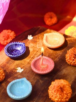 WEAVING HOMES - Diwali Diya Combo With Multi Color