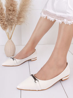 Iconics - Women White Textured with Chain Detail Pointed-Toe Pumps