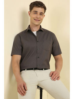 Allen Solly - Men Brown Slim Fit Solid Half Sleeves Casual Shirt