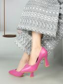Pink color option, Currently selected