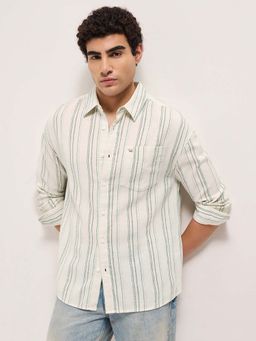 The Bear House - Men's White Relaxed Fit Striped Casual Shirt