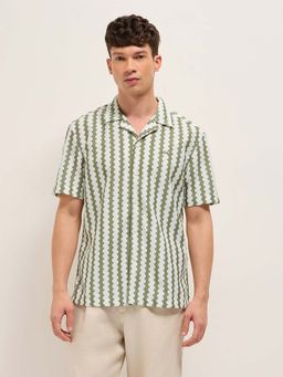 The Bear House - Men's Green Relaxed Fit Textured Casual Shirt