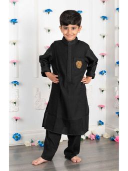 Shruti Jalan - Black Lion Zardozi Embroidered Patch Pintucks Kurta And Pant Set