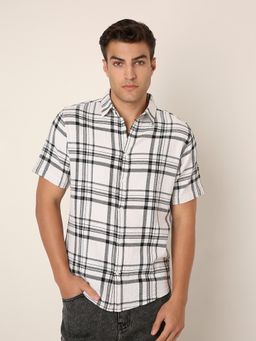 BLNK - White Men White and Black Textured Cotton Check Short Sleeve Shirt