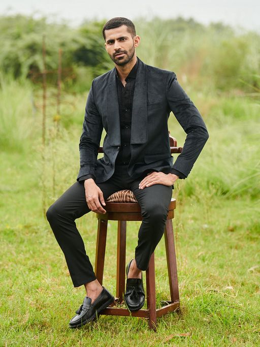 MR BUTTON Men Black Solid Single-Breasted Blazer