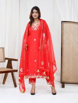 Yuvrani Jaipur - Red Pure Spun Silk Embroidered Kurta with Pant and Dupatta (Set of 3)