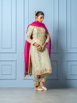 Yuvrani Jaipur - Pink Pure Hand Embroidered Kurta with Pant and Dupatta (Set of 3)